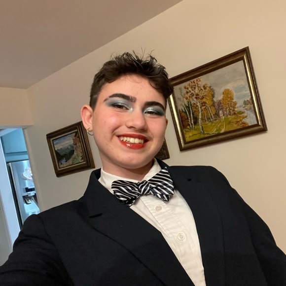 Meet your Posher, Ash - Picture 6 of 6